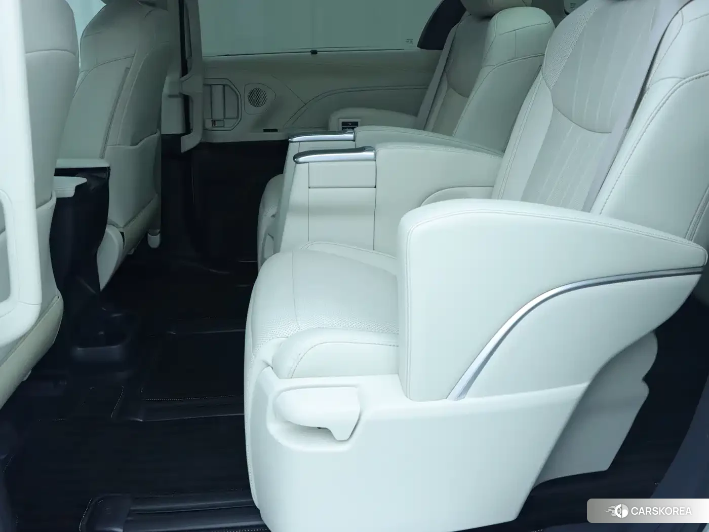 Toyota Granvia 2025 Белый из Китая