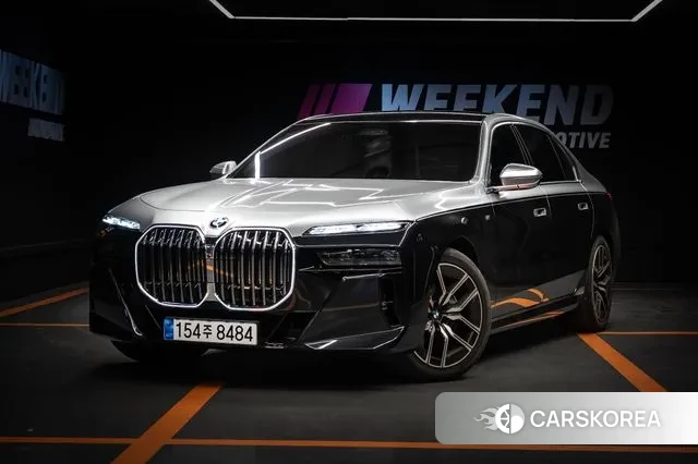 BMW 7 Series (G70) 2025 Серебряный двухцветный из Кореи