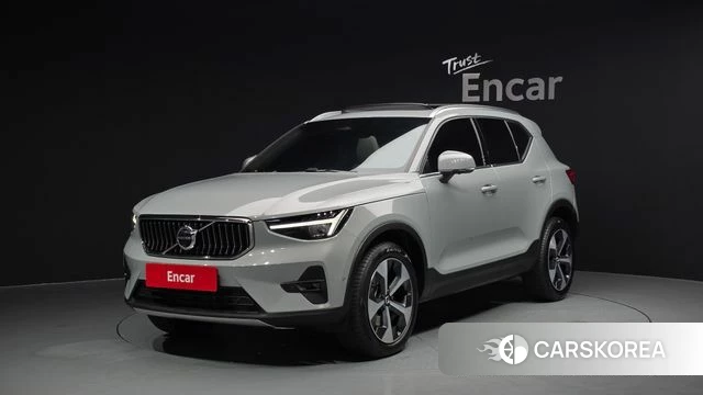 Volvo XC40 2024 Серебристо-серый из Кореи