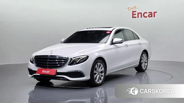 Mercedes-Benz E-Class W213 2018 Белый из Кореи