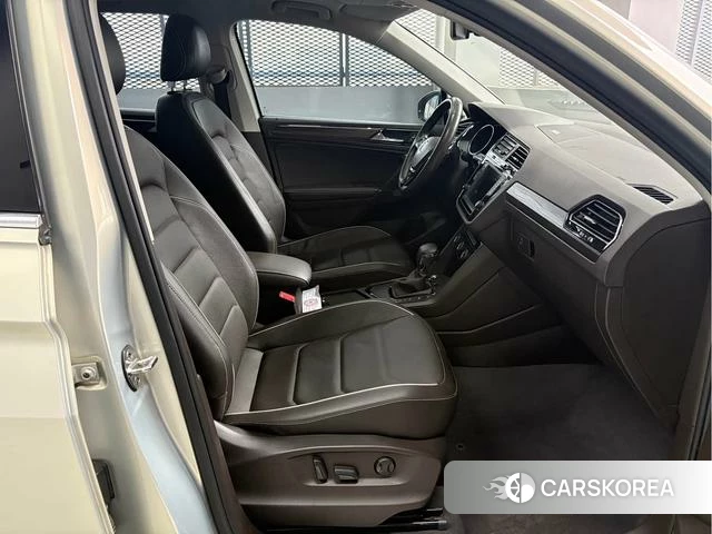 Volkswagen Tiguan L 2018 Шампань из Китая