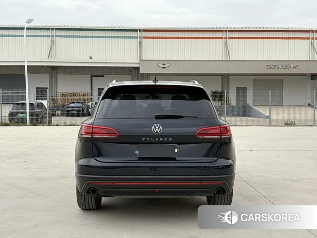 Volkswagen Touareg 2022 Синий из Китая