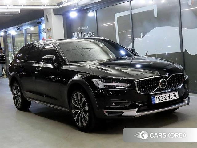 Volvo V90 Cross-Country 2024 Черный из Кореи