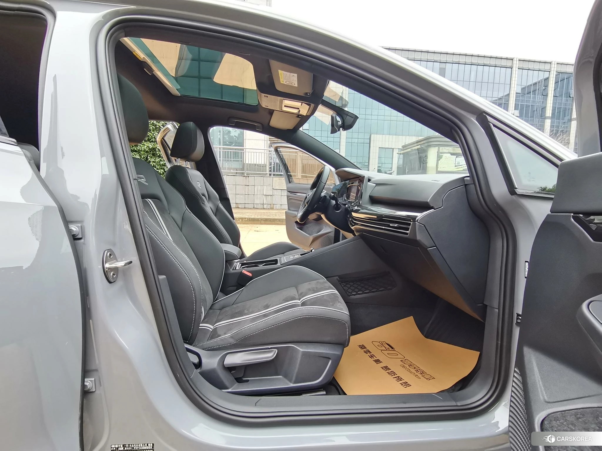 Volkswagen Golf 2022 Серебристо-серый из Китая
