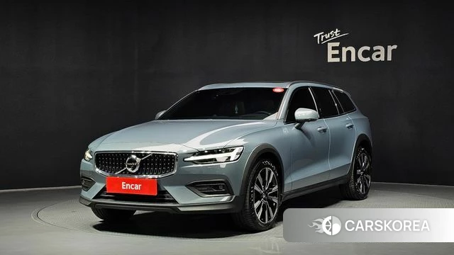 Volvo V60 Cross-Country 2nd Generation 2022 Серый из Кореи
