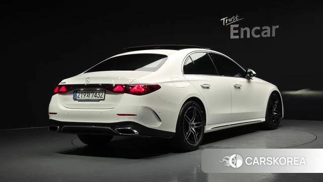 Mercedes-Benz E-Class W214 2026 Белый из Кореи