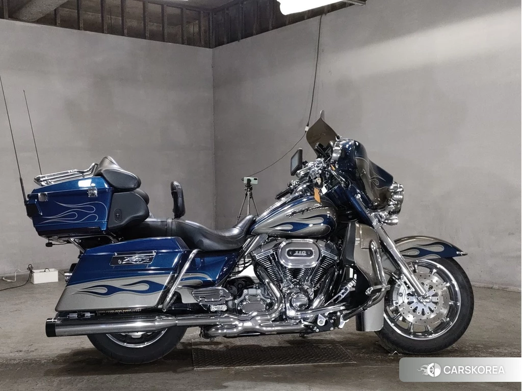 Проданный Harley-Davidson Electra Glide FLHTCUSE1800 CVO 2010 из Японии, фото 2