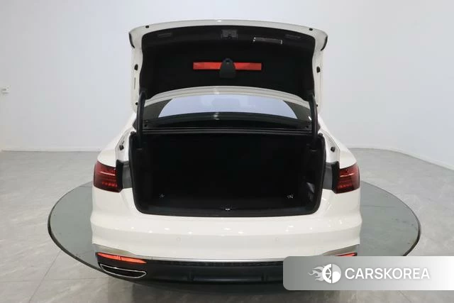 Audi A4L 2021 Белый из Китая