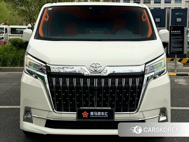 Toyota Hiace 2024 Белый из Китая