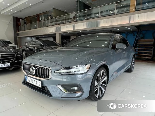 Volvo S60 3rd generation 2023 Небесно-голубой из Кореи