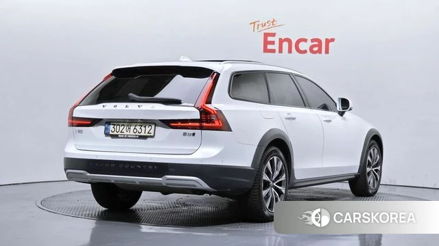 Volvo V90 Cross-Country 2021 Белый из Кореи