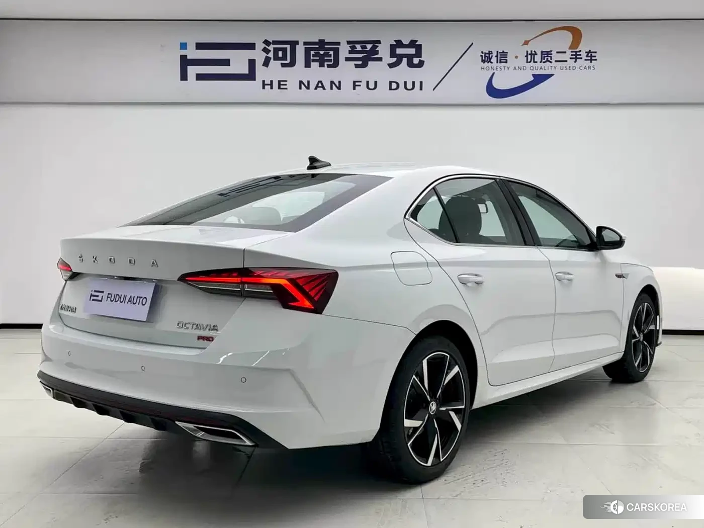 Skoda Octavia 2024 Белый из Китая