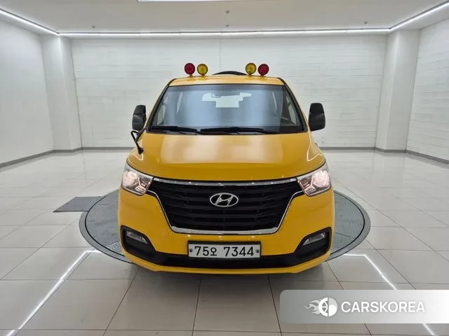 Hyundai The New Grand Starex 2018 Желтый из Кореи