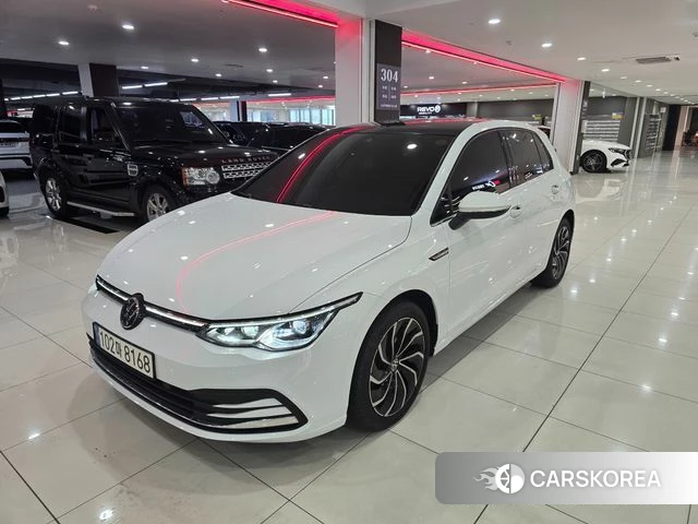 Volkswagen Golf 8th Generation 2023 Белый из Кореи