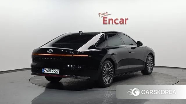 Hyundai Grandeur Hybrid (GN7) 2024 Черный из Кореи