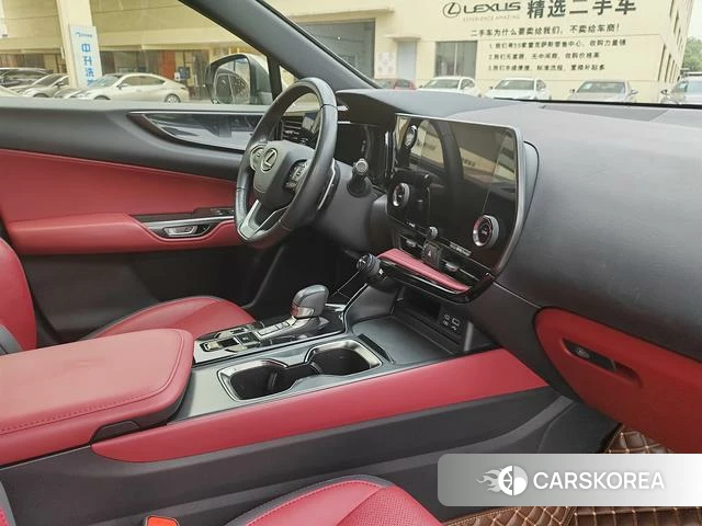 Lexus NX 2023 Серебристо-серый из Китая