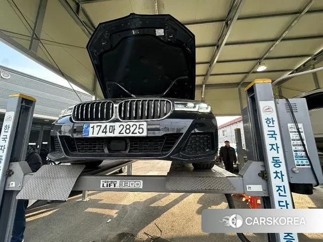 BMW 5 Series (G30) 2023 Черный из Кореи