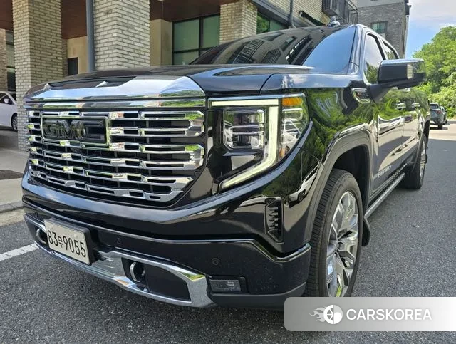 GMC Sierra 2023 Черный из Кореи