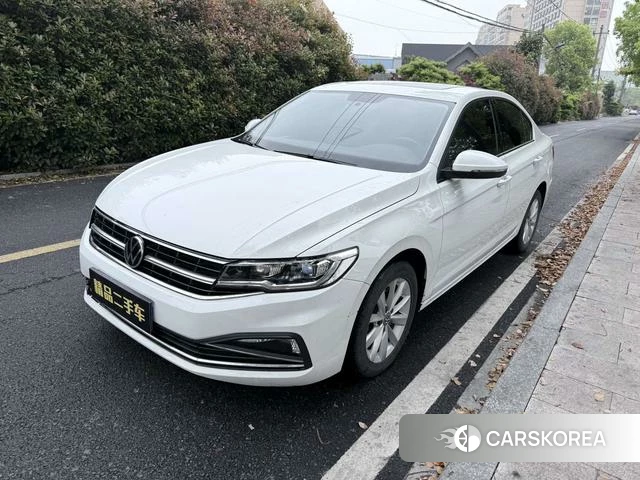 Volkswagen Bora 2022 Белый из Китая