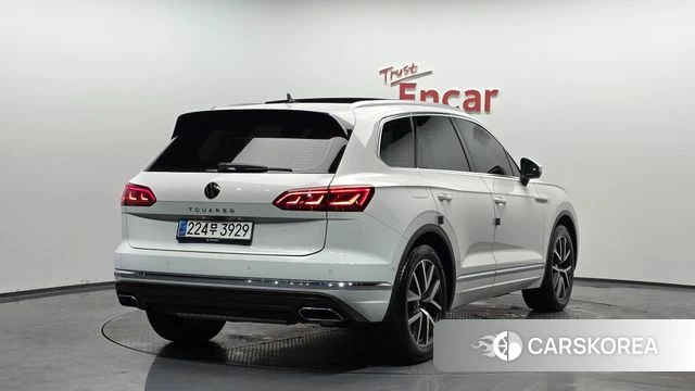 Volkswagen Touareg 3rd generation 2023 Белый из Кореи