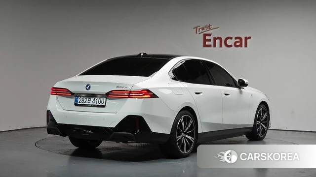 BMW 5 Series (G60) 2025 Белый из Кореи