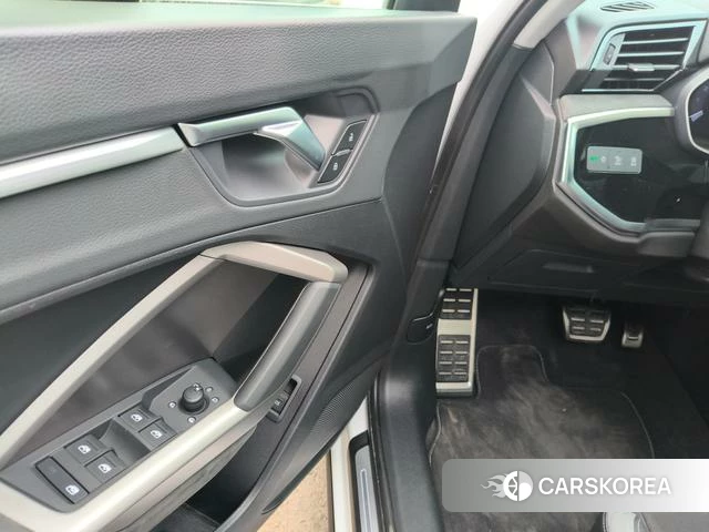 Audi Q3 2021 Белый из Китая