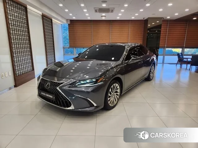 Lexus ES300h 7th generation 2024 Серый из Кореи