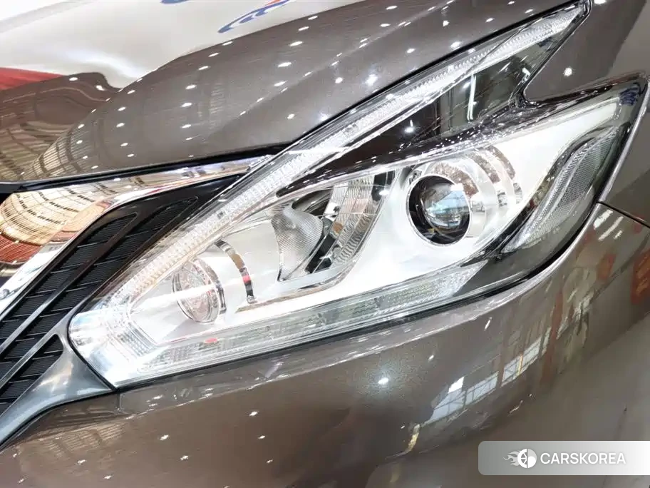 Nissan Loulan 2022 Champagne/brown из Китая