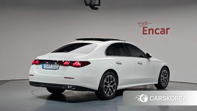 Mercedes-Benz E-Class W214 2025 Белый из Кореи
