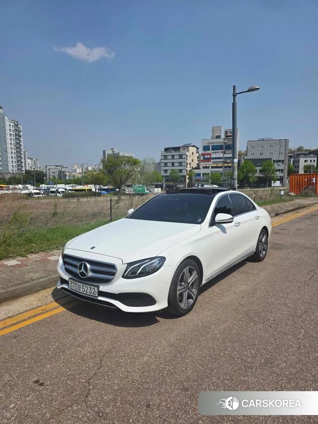 Mercedes-Benz E-Class W213 2019 Белый из Кореи