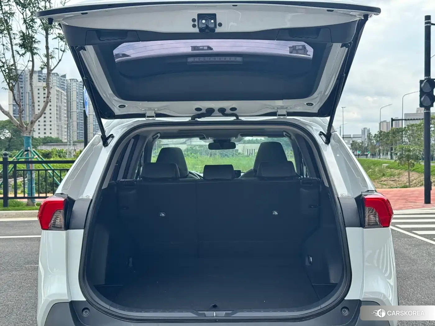 Toyota RAV4 2024 Белый из Китая