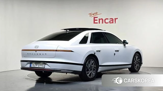 Hyundai Grandeur Hybrid (GN7) 2023 Белый из Кореи