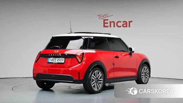 Mini Cooper C 4th generation 2025 Красный из Кореи