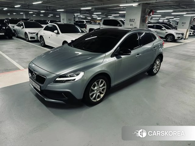 Volvo V40 Cross-Country 2018 Серебряный из Кореи