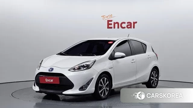 Toyota Prius C 2018 Белый из Кореи