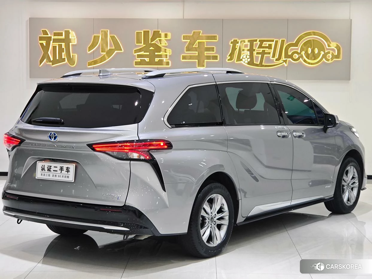 Toyota Saina 2021 Серебристо-серый из Китая