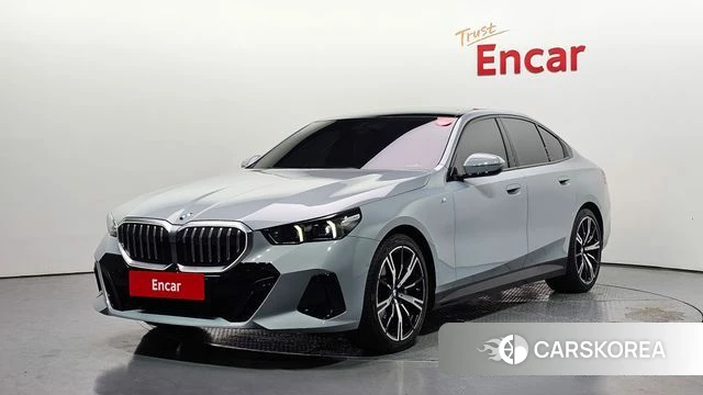 BMW 5 Series (G60) 2025 Серебристо-серый из Кореи