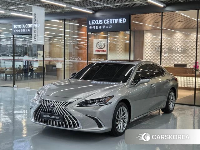 Lexus ES300h 7th generation 2025 Песочный из Кореи