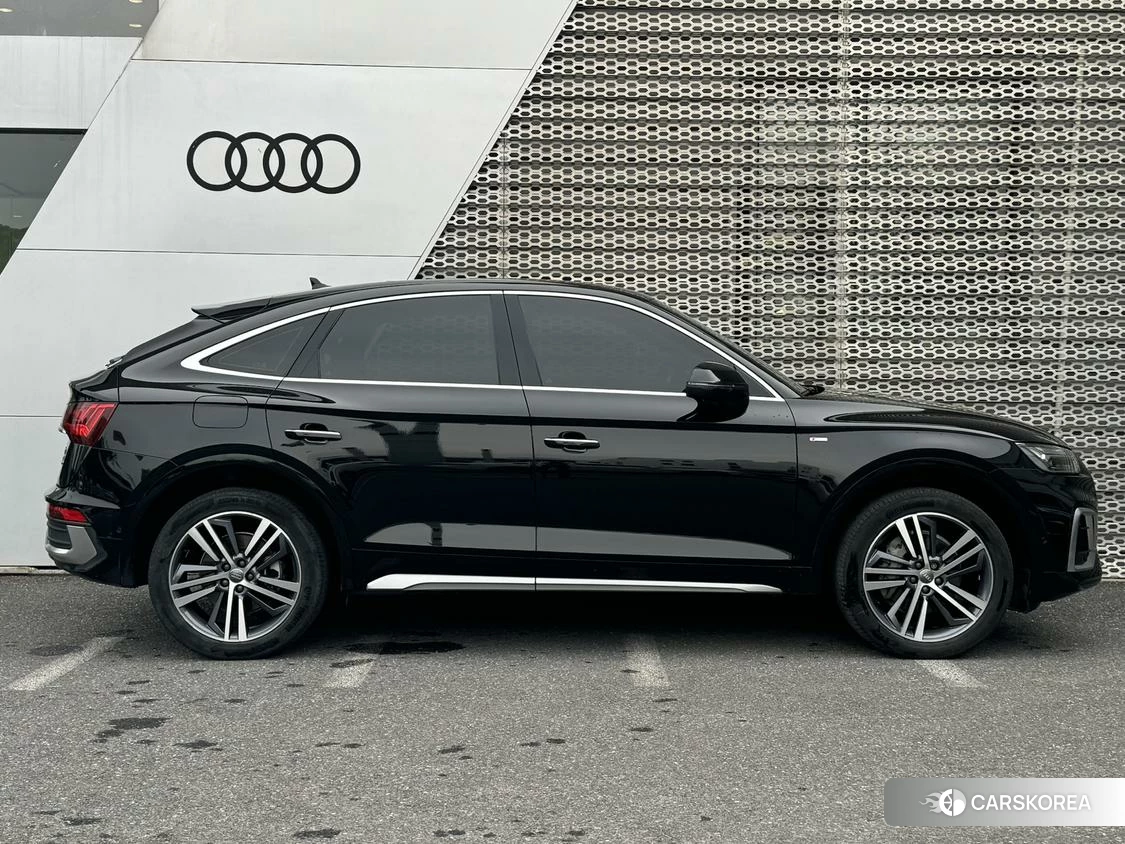 Audi Q5L Sportback 2020 Черный из Китая
