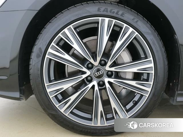Audi A6L 2022 Черный из Китая