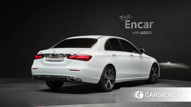 Mercedes-Benz E-Class W213 2022 Белый из Кореи