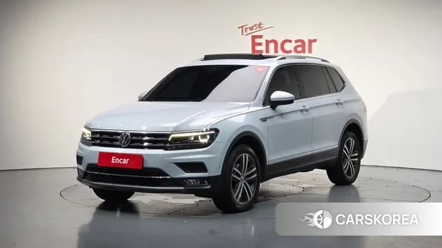 Volkswagen Tiguan Allspace 2018 Серебристо-серый из Кореи