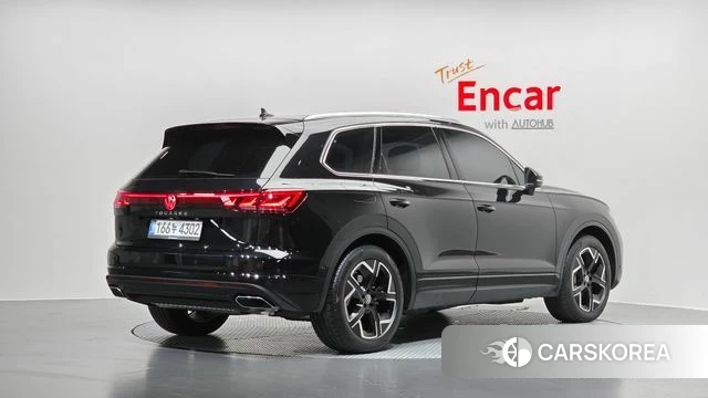 Volkswagen Touareg 3rd generation 2025 Черный из Кореи