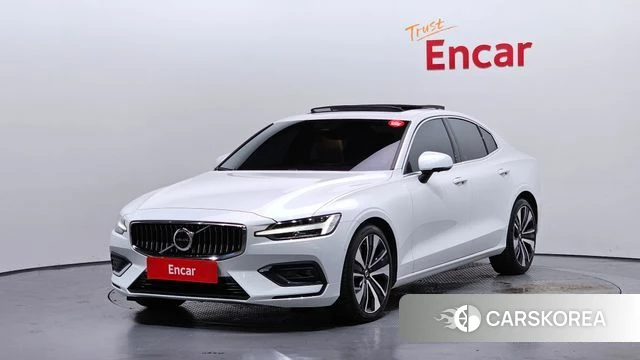 Volvo S60 3rd generation 2023 Белый из Кореи