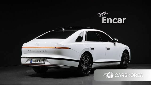 Hyundai Grandeur Hybrid (GN7) 2023 Белый из Кореи