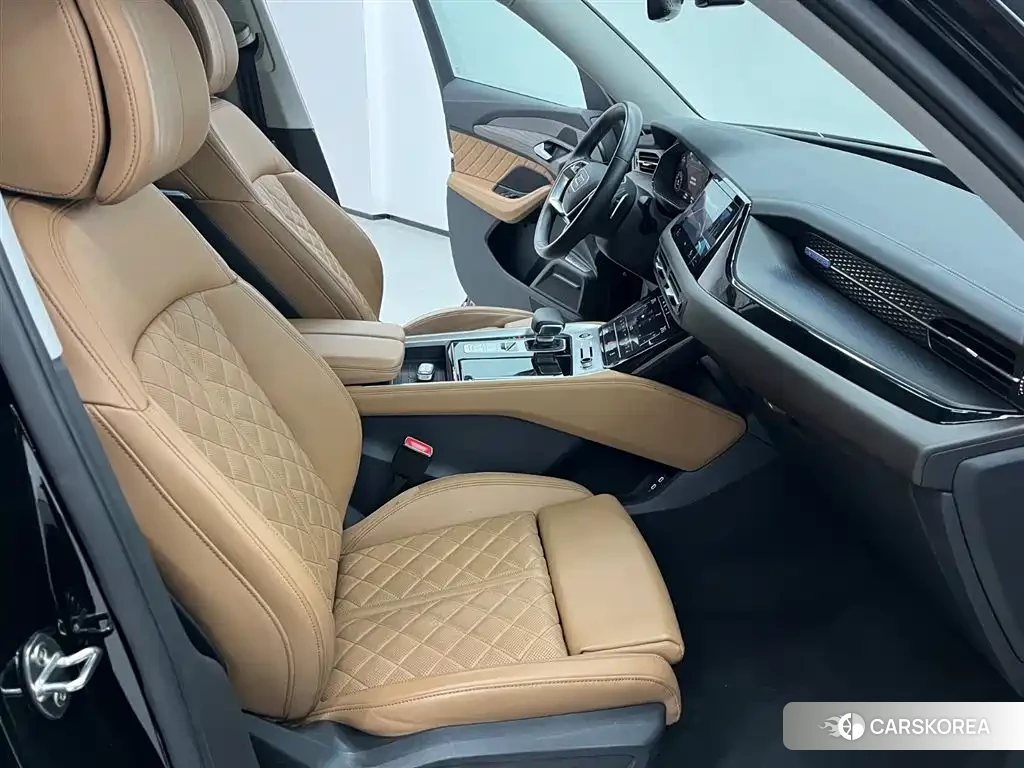 Audi Q6 2025 Черный из Китая