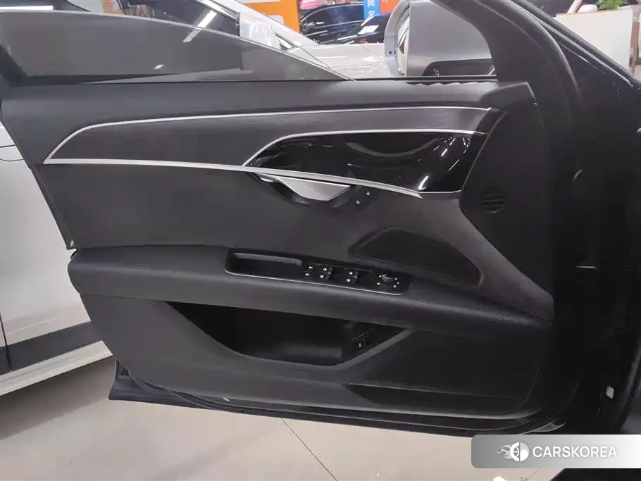 Audi A8 2019 Черный из Китая