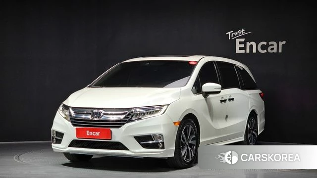 Honda Odyssey 2019 Белый из Кореи