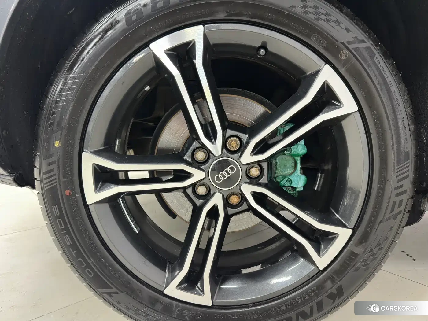 Audi Q3 2022 Silver/gray из Китая