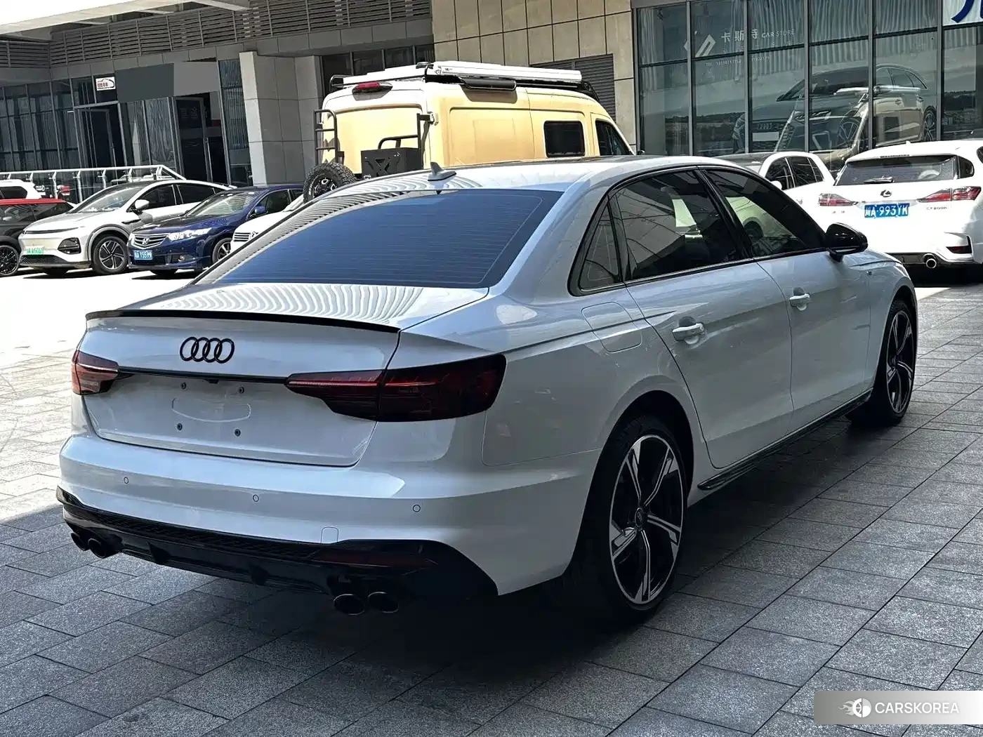 Audi A4L 2023 Белый из Китая